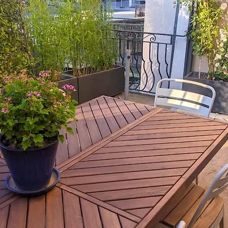 B&B Voltaire Ou Beckett, Terrasse En Bord De Sorgue 르 토르