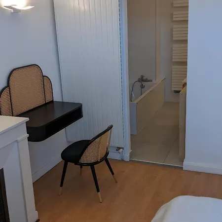 Bed & Breakfast Voltaire Ou Beckett, Terrasse En Bord De Sorgue *