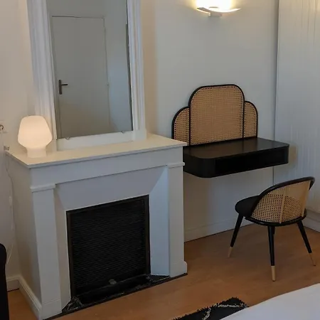 Bed & Breakfast Voltaire Ou Beckett, Terrasse En Bord De Sorgue